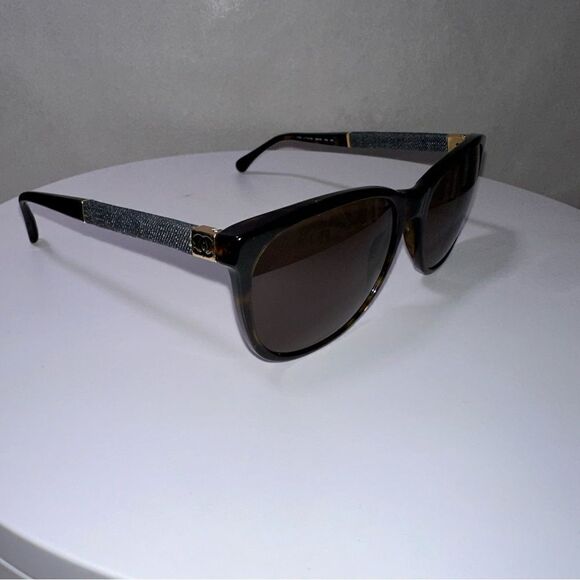 Chanel Women’s Denim & brown tortoise wayfarer sunglasses. Authentic - Picture 2 of 14